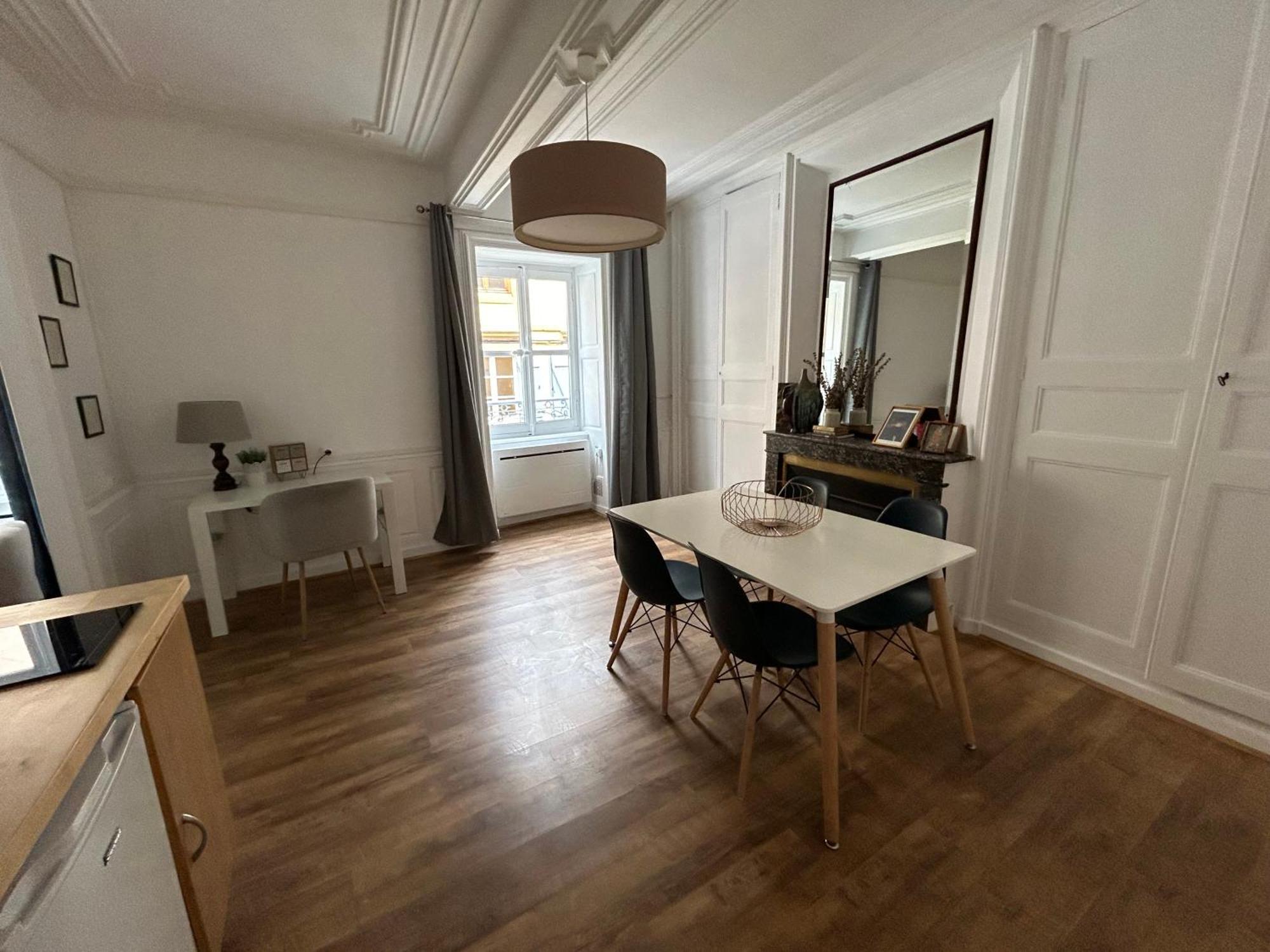 Appartement Cosy Charme Ancien Thizy-les-Bourgs Luaran gambar