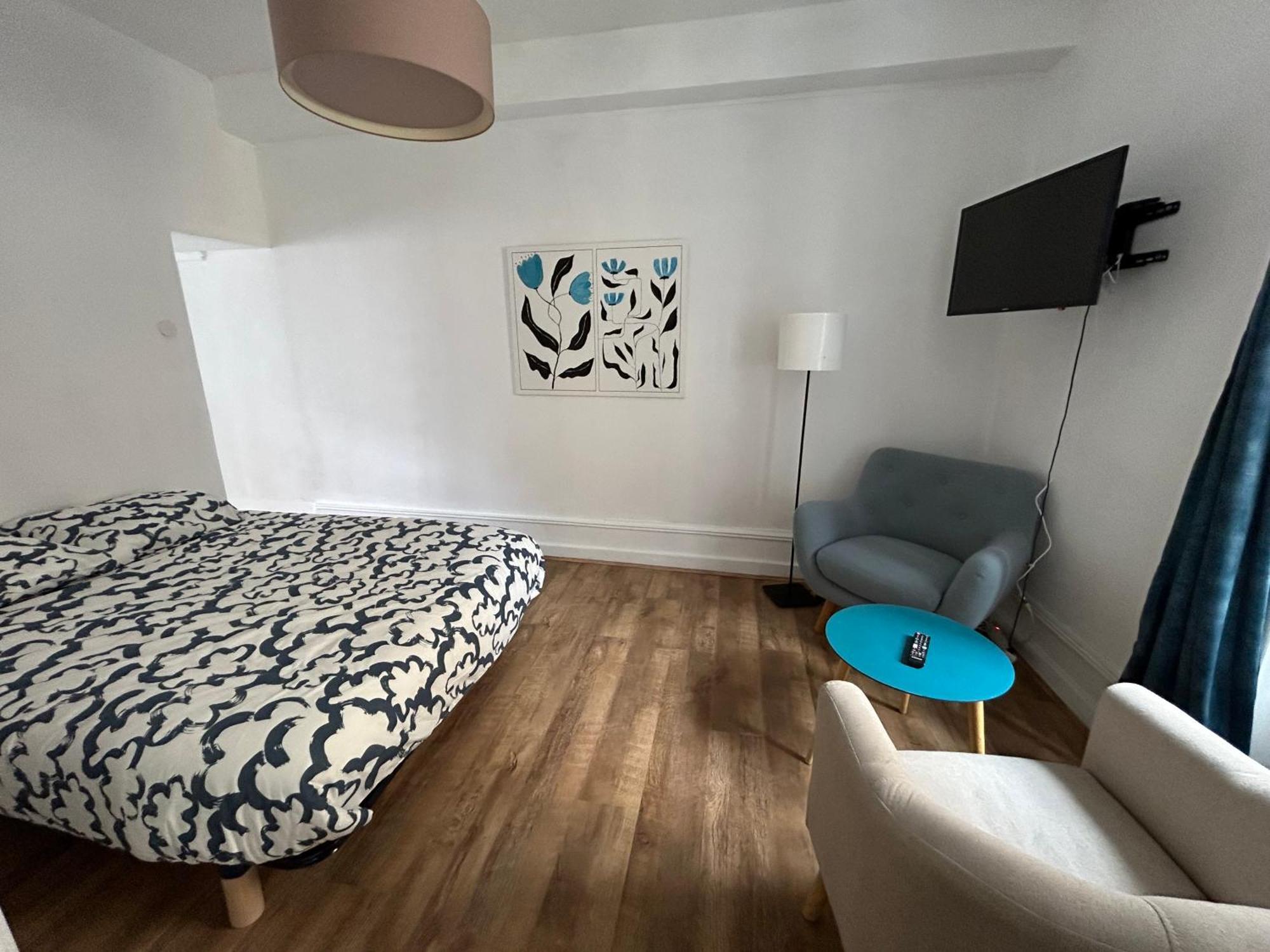 Appartement Cosy Charme Ancien Thizy-les-Bourgs Luaran gambar
