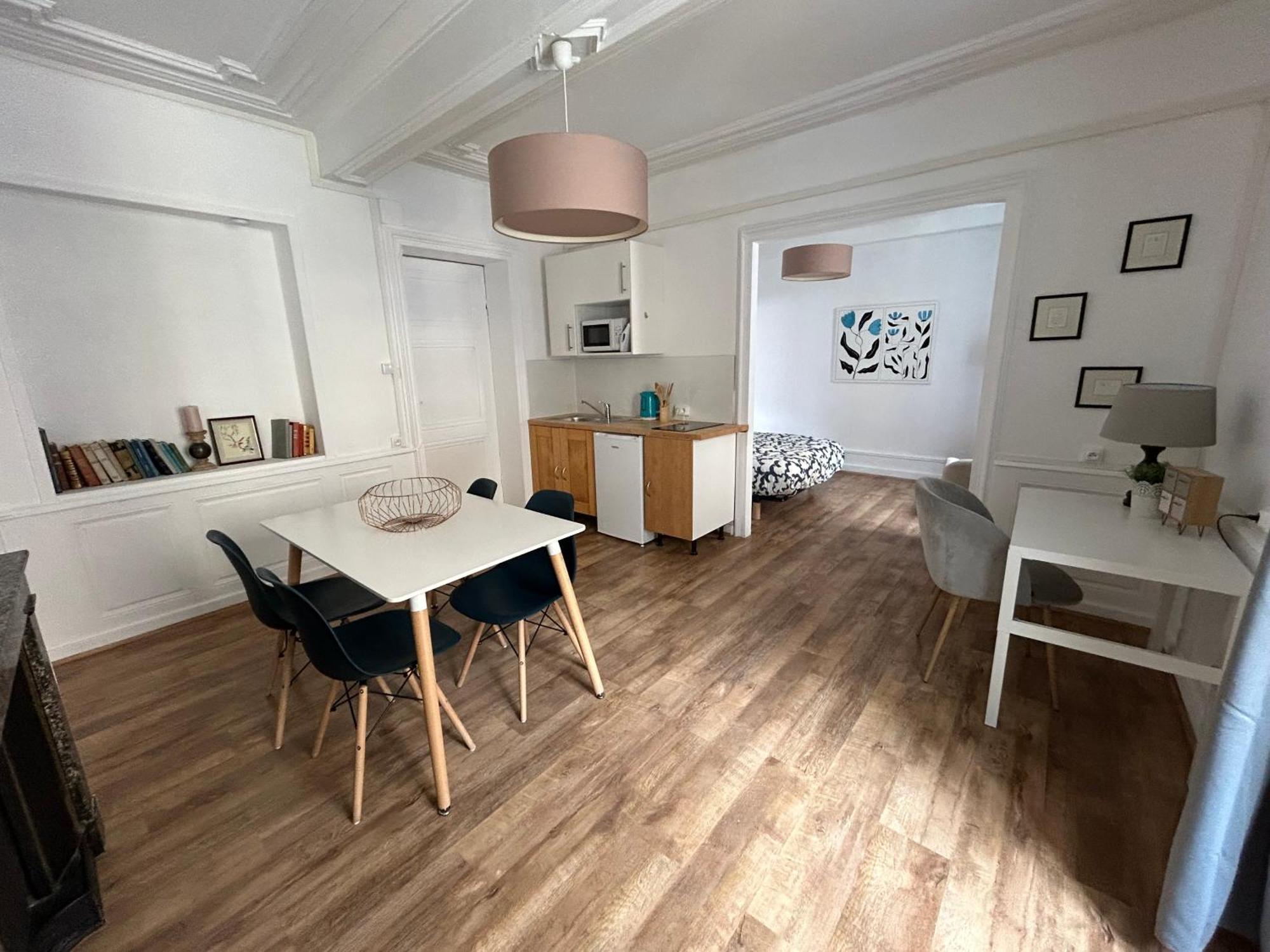 Appartement Cosy Charme Ancien Thizy-les-Bourgs Luaran gambar